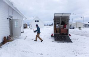 Moving in winter: advantages, disadvantages, impact on the price